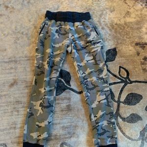 Camo Size Medium Lazy Pants